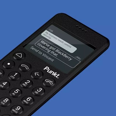 スマホ時代にあえて登場 約4.4万円の“ガラケー”Punkt.「MP02」 | ASCII