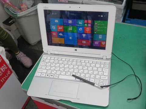 富士通製2in1タブレット ARROWS Tab Q584/K Win11Pro ワコム製デジタイザ搭載の富士通製2in1 Windowsタブが1万2800円