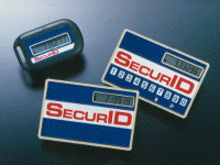 米Security Dynamics Technologiesの主力製品『SecurID』。60秒ごとに予測不可能なパスワードを生成するカードで、そのパスワードとユーザーIDによって、同社のネットワーク管理サーバー『ACE/Server』へのリモートアクセスが行なえる。 