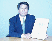日本ユニバック（株）、（株）アルゴグラフィックスを経て、'89～'94年までアップル・コンピュータ（株）で営業部門を担当し、日本でのMacintoshのシェアを2位にまで引き上げた功労者。'94年に（株）シマンテック代表取締役社長に就任。また、米シマンテック社の副社長も兼任している。 