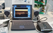ソニーのブースは、もちろん『VAIO』一色。7月25日に発売されるWindows98搭載モデルなどに並んで、VAIOとDVD-ROM DiscmanをつなぐMPEG-2デコードカードなども参考展示されていた。 