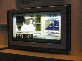 NHKのBSデジタル統合放送のテスト画面。各データと放送を同時に表示し、好きなときに情報を得られる。
