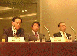 左から菊地社長、成田社長、長野理事