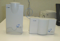 『WL-100II端末局装置』(左)と『WL-100II中心局装置』(右)