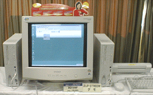 (写真1)実際に2台のパソコンを接続したデモが行なわれていた
