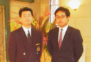 ホテルピエナの統括マネージャー長野輝裕氏(左)とシステムのサポート役でもある竹内正剛氏(右)