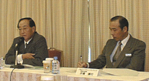 DiosaEnterpriseの説明を行なう、日本電気取締役支配人 川村敏郎氏(左)