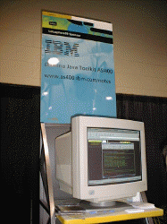 米IBM社の展示も当然多かった。『Domino/Notes R5』は、IBMの推進するeBusinessの中でも中心的な位置を占める。写真は『AS/400』のコマンドを『Domino』からJavaエージェントを経由して操作するもの。『AS/400』ベースの『Domino』は、ヨーロッパ市場でもっとも高い伸び率を示しているという