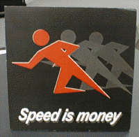 説明の時にさり気なく置いてあった“Speed is money”パネル 