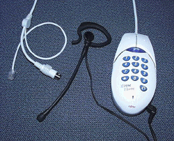 Mouse Phone、電話に見えないが電話。中央はイヤホンマイク 