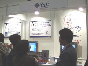 サン・マイクロシステムズ(株)のブースでは、SPARC対応Linux(UltraPenguin)も展示 