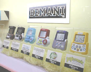 アニメソングを集めたビートマニアポケットやDDRや、『ポップンミュージック』の携帯型も展示されていた 