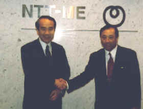 NTT-MEの池田茂代表取締役社長(左)とピクチャーテル(株)の富田直美代表取締役社長