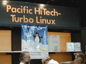 ブースの右上側においてあるパッケージが、日本語版のTurbo Linux PRO