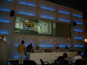 ディスクリートは3D Studio MAX3を公開。会場で最も大きなブースを構え、最新機能のデモにつとめた