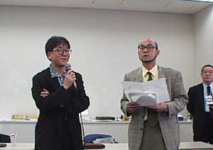 “iWeek”の仕掛け人。左は大阪電気通信大学助教授、魚井宏高氏。右は(株)サウンドクリエーター代表取締役の鈴置雄三氏 