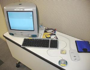 発表会ではPC98-NXシリーズ、MobileGearIIのほか、iMacにも接続されてデモンストレーションが行なわれた