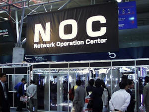 “ShowNet”は、インターネット総合研究所や日本シスコシステムズなど、ネットワークの専門家から成るNOCチーム・メンバーにより構築されている