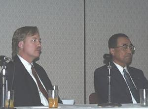 米Dataware Technologies社のNyweide副会長と富士通ビジネスシステムの大槻代表取締役社長 