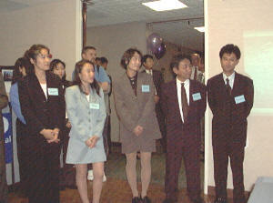 BusinessCafe社のスタッフおよびボードメンバー。左から、ジュンコさん、ヒトミさん、キョウコさん、平川克美ディレクターボード、奥山睦副社長 