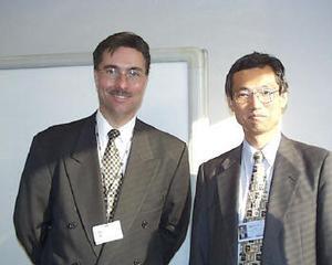 Kevin Jones氏とノキア・ジャパンのIPソリューションズグループシニアテクニカルコンサルタントである安藤正之氏 