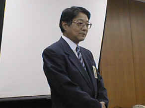 XＩ/NII事業部地理情報システム事業推進部部長の佐々木和夫氏