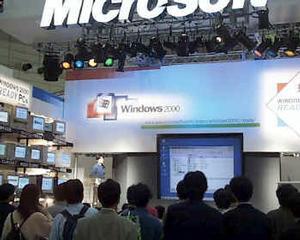 WINDOWS WORLD Expo会場内のマイクロソフトブースでも、Windows 2000のデモが行なわれている