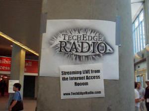 インターネットアクセスルームの中には“TECH EDGE RADIO”というストリーミングラジオの放送局があり、会場の様子を中継していた