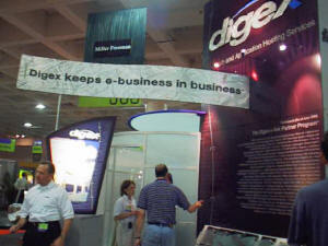 法人向けのインターネットビジネスサービスを提案していたdigex社。今回の“WEB'99”では、IBMやアドビ、マクロメディア社と並んでパーティーイベントなどのスポンサードを行なっていた