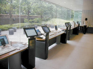 さまざまな来客を迎えるスペースには、ThinkPadのほか、さまざまな製品が展示されている
