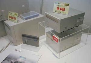 ティアックは松下製デジタルテープ『DVCPRO』ベースのテープドライブを展示