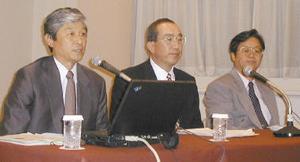 左から、日本IBMの堀田一芙取締役、大塚商会の稲子谷昭専務取締役、テンアートニの角田好志代表取締役社長