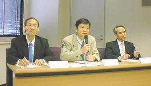 左から、NTT-ME第5マーケティング本部の矢野厚第4事業部長、同本部の金田哲也事業部長、池田茂社長