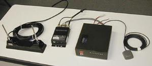 車両位置発信システムのハードウェア例。中央右側の箱の中にPentaProが組み込まれている 