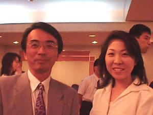 神戸大学教授、田中克己氏(左)と神戸マルチメディア・インターネット協議会事務局、松本笑美子氏 