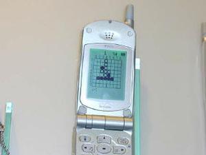 Personal Javaを搭載したiモード携帯電話(画像は松下通信工業製)。ゲームなども可能 