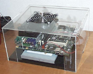 こちらはEasy PC試作機の中身を参考展示しているもの。DVD-ROMドライブを内蔵しているのがよくわかる