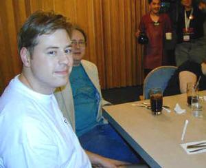 左が、Debianプロジェクトの代表であるオランダ人のWichert Akkerman氏 