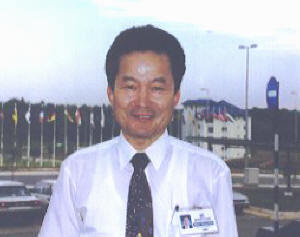国際部の部長も兼任する高橋謙三教授は、NTT研究所から派遣されている。'98年秋からマレーシアの通信省や教育省に働きかけ、遠隔教育のプロジェクトを推進中。バンコクのアジア工科大学でも教授を務めていた経験を持ち、アジア諸国のマルチメディア事情に通じている