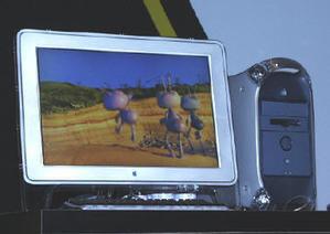 Apple Cinema Displayは、フィルムレゾリューションに対応した横長のフォルムが特徴