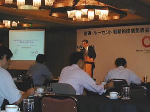 岩崎通信機の社長、寺西氏。この提携による50億円近い売り上げアップを見込んでいると話した 