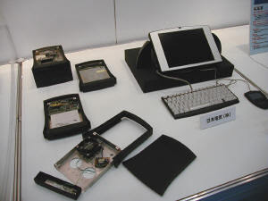 リサイクルコーナーにはNECのコンセプトパソコンが展示されていた。プラスチックが使用されている部分はリサイクルしやすいよう配慮されている 