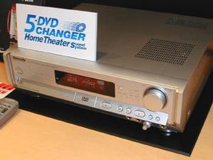 松下のDVD-Videoプレーヤー。5枚のディスクを内蔵する。使い勝手の良さを追求した普及機。この秋に発売される新製品  