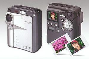 ASCII.jp：富士写真フイルム、世界初のプリンター搭載デジタルカメラ 