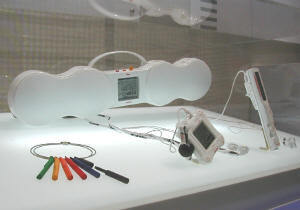 三洋電機はマルチメディアカードでシリコンオーディオ市場に参入する。プレーヤーのモックアップ 
