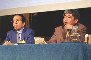 「今必要なものは自分でつくればいい。まず市場をつくることだ」と語る金子氏(右)。左はMTCI会長の早川優氏 