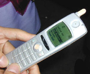 三洋電機の超薄型CDMA携帯電話 