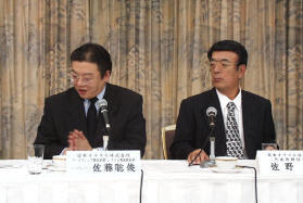 佐野力社長(右)と佐藤聡俊バイスプレジデント(左)