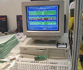 (株)コンピュータ・オートメーションでは、ISAバスに挿すことで、BIOSおよびRTC(リアルタイムクロック)の2000年問題を解決することができるという『fix 2000』ボードを展示していた。また、ブースではパソコンが2000年問題対応かどうかをチェックするフロッピーディスクの配布も行なっていた