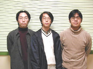 京都大学 abacusチーム。(写真左から藤田 憲正君、山田 聡君、住吉 貴志君)